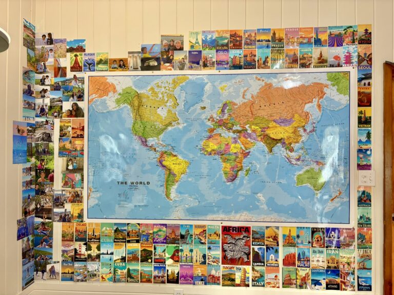 Travel Inspiration: Create a travel wall with maps, pictures and photos
